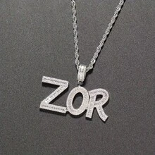 قلادة حرف شخصية مخصصة على شكل شبه منحرف مع سلسلة مضفرة بطول 20 بوصة، مناسبة للارتداء اليومي والهدايا، للجنسين