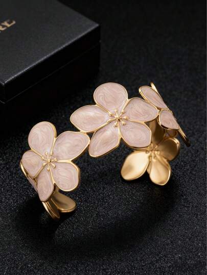 1pc Stainless Steel Minimalist Luxury White Floral Bracelet, Elegant And Versatile Arm Cuff Bracelet, Suitable For Social Gatherings, Parties And Daily Wear