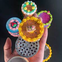 [CNEZOMP Vibrant Metal Grinder] CNEZOMP Vibrant Durable Large Metal Grinder - Colorful Decorative Manual Grinder With Multiple Design Options For Cakes, Fruits, Candies - Non-Electric Kitchen Tool, Manual Grinder For Home Baking, Cake Decorating Supplies - Grinder - View 9