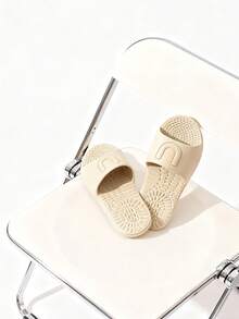 Dép đi trong nhà tối giản dành cho nữ, dép thoải mái in logo chữ "U", dép nhẹ chống trơn trượt, phù hợp cho cả đi lại hàng ngày và tắm rửa, kiểu giày dép hiện đại, được những người theo chủ nghĩa tối giản và tìm kiếm sự thoải mái yêu thích. - Màu Khaki - Xem 3