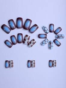 24 piezas de uñas acrílicas cuadradas de tamaño mediano en una caja de regalo con degradado azul-marrón, textura de piedra de tinta azul claro, adornadas con cuentas de acero plateado en un estilo de tinta dulce y fresco. Adecuadas para looks súper geniales. Desmontables y reutilizables. Apropiadas para asistencia diaria, citas, reuniones, fiestas, salidas y otras ocasiones de las niñas. Uñas postizas con pegamento de gelatina y una lima.