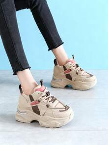 أحذية كاجوال مريحة بنعل مرتفع 8 سم للنساء، بتصميم عتيق، كعب مخفي يزيد من الارتفاع، ضرورية للنساء القصيرات - لون كستنائي - مشاهدة 5