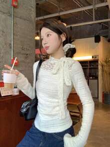 女士针织圆领长袖上衣，饰有精致蕾丝和系带细节，常规版型，略带弹性。 - 白色 - 查看 4