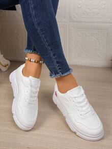 女士白色运动鞋，休闲厚底厚底鞋，防滑增高皮面学生鞋 - 白色 - 查看 1