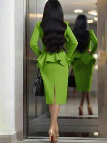 优雅通勤办公日常穿着舒适修身连衣裙，剪裁合身，比例协调，适合职场穿着。不规则荷叶领长袖纯色优雅休闲编织荷叶边下摆中长连衣裙，适合职场、休闲办公、秋季穿着。 - 淡綠 - 查看 3