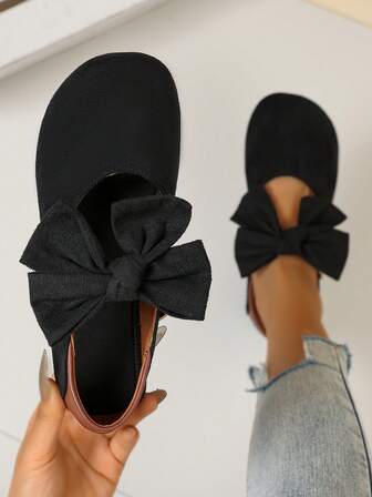Black Soft Sole Comfortable Slip-On Shoes With Metal Buckle & Bow Accent, Suitable For Work And Shopping, New Arrival Beijing-Style Casual Shoes For Mothers