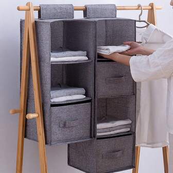 1个节省空间的悬挂式衣柜收纳袋 - 可折叠布艺整理袋，适用于衣物、内衣和袜子，带口袋的壁挂式衣柜收纳袋，卧室防尘悬挂式收纳方案