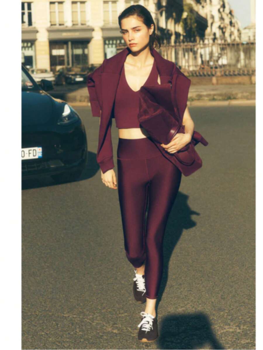 Alo Yoga 7/8 High-Waist Airlift Legging - Burgundy - View 1