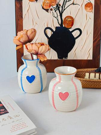 1/2 Pc Ceramic Vase With 3D Heart Design, Contrasting Colors, Embossed Style - Home Flower Arrangement, Creates Romantic Ambiance, Suitable As Gift For Romantic Friends On Housewarming Or Valentine's Day