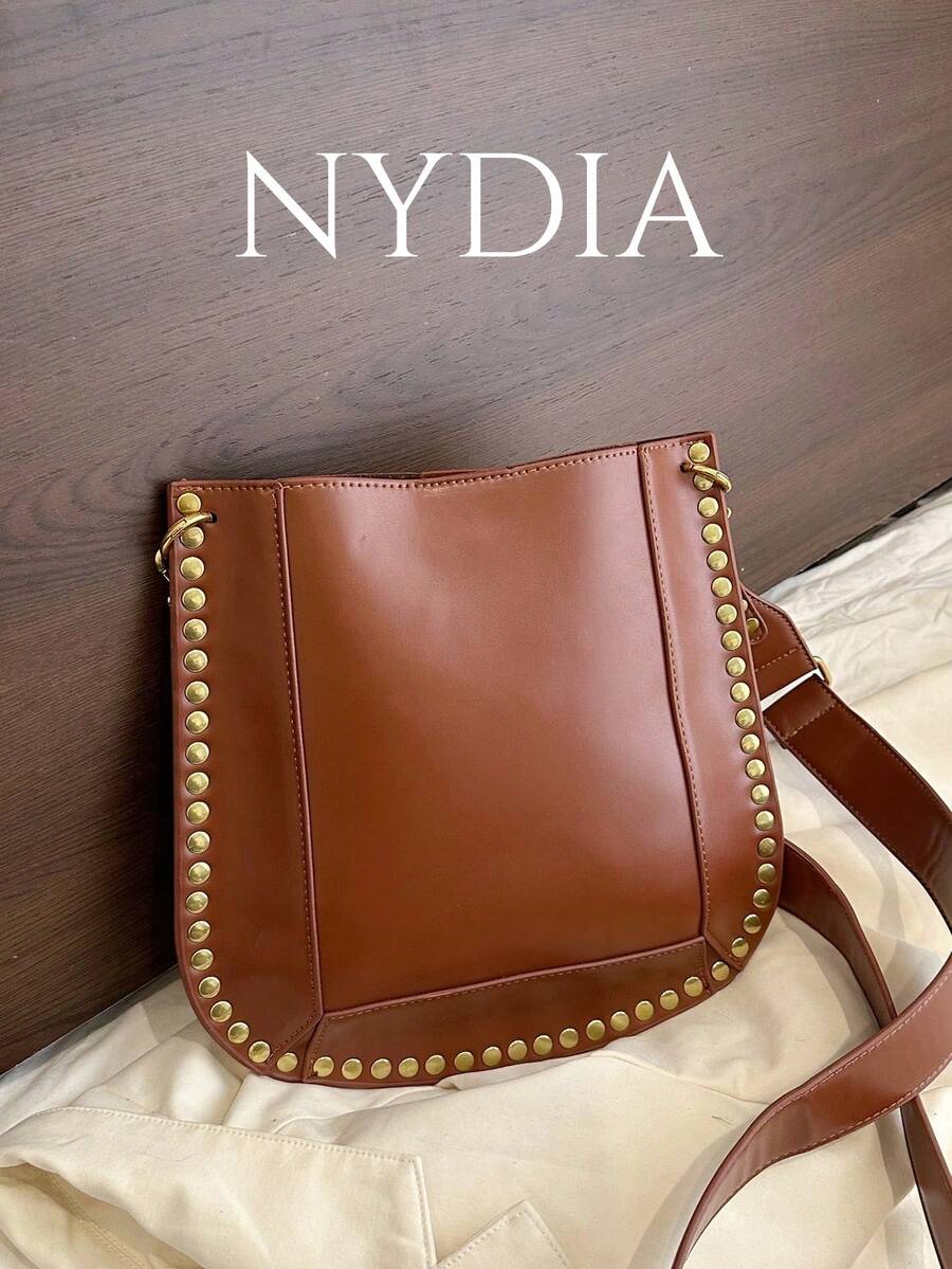 1件复古装饰铆钉边半圆形潮流休闲百搭女包，新款秋冬款，适合约会通勤日常使用，女士单肩包斜挎包