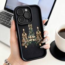 Cubierta de telefono con diseño de arboles de navidad estampado leopardo negro con texto feliz navidad para uso diario y festivoCompatible with  16 Pro Max/16 Plus/16 Pro/16/15 Pro Max/15 Plus/15 Pro/15/14 Pro Max/14 Plus/14 Pro/14/13 Pro Max/13 Pro/13/12 Pro Max/12 Pro/12/11 Pro Max/11 Pro/11/XS Max/XR/X/7 Plus/7 TPU Drop-Proof and Stain-Resistant Protective Soft Case - Blanco - Ver 3