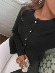 Voworia Cardigan Sweater Wanita Ukuran Besar Warna Polos Lengan Panjang Kerah Bulat. Bagian bawah berkerut menambah sentuhan elegan dan mewah. Sweater hitam yang elegan dan berkelas ini. - Hitam - View 10