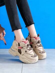 أحذية كاجوال مريحة بنعل مرتفع 8 سم للنساء، بتصميم عتيق، كعب مخفي يزيد من الارتفاع، ضرورية للنساء القصيرات - لون كستنائي - مشاهدة 3