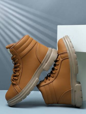 2025 Nuevas botas de tobillo para hombre para exteriores, de ante, casuales y cómodas, botas de moda de unicolor para deportes, para otoño/invierno, para todas las estaciones, antideslizantes, de punta redonda, con estilo retro, con cordones, zapatos de hombre, zapatillas de hombre