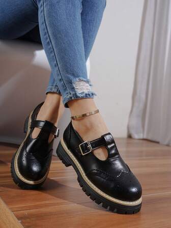 Zapatos de plataforma Mary Jane, Mocasines de estilo británico vintage con suela gruesa en color negro, Zapatos planos de mujer con puntera redonda y hebilla lateral, Mocasines con diseño de agujeros y suela gruesa en color negro, Tacones gruesos con plataforma para primavera/otoño, Zapatos casuales cómodos con puntera redonda y correa de tobillo, Elegantes zapatos de estilo británico para estudiantes en estilo Lolita, Adecuados para usar con vestidos en citas, Zapatos retro de estilo punk rock con suela suave y cómoda, Zapatos de estudiante lindos para niñas