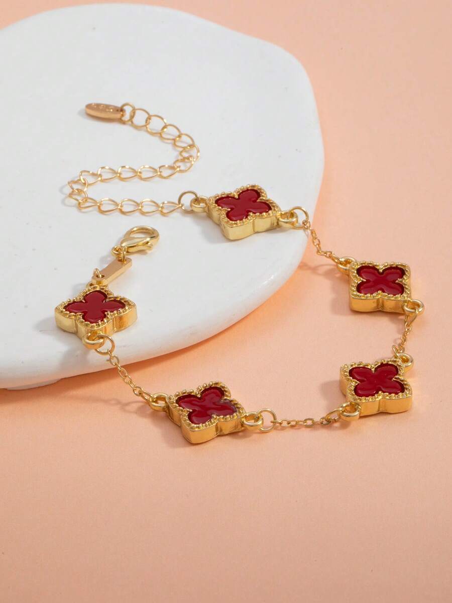 A Fashionable And Lucky Clover Classic, Elegant, Versatile And Perfect Gift