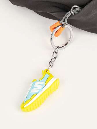 1PC Men's Running Shoes Keychain, Men's Keychain, Women's Keychain, Mini Cute Cool Sports Shoes Keychain, Sports Shoes Lover Keychain Gift Women's Keychain Fashion Accessory Novelty Keychain Funky Keychain Stylish Keyring Halloween Christmas Valentine's Day Gifts Birthday Gift Festival Gift Party Gift Event Souvenir Friend Gift Accessories Easter Gifts Holiday Gift Item.