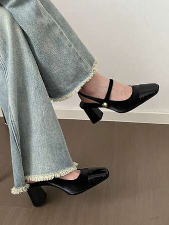 Zapatos de tacón Mary Jane negros de estilo retro francés de primavera 2025, zapatos de cuero vintage con punta cuadrada, tacón grueso y correa trasera para mujeres