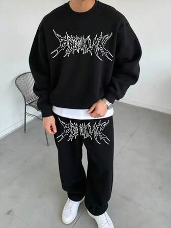 这款休闲两件套印有字母图案，适合秋冬季节穿着。这套多功能加厚圆领卫衣和运动裤套装，印花设计，是青少年男孩的理想之选。