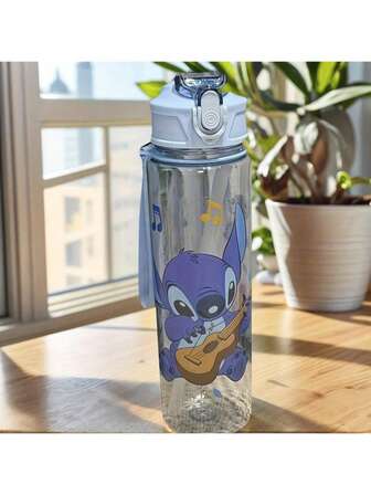 Disney 一款750毫升/26盎司的卡通史迪奇造型塑料水瓶，配有瓶盖、吸管和挂绳，款式多样。运动水瓶/吸管杯，适合户外运动、骑行、旅行、休闲、露营、聚会、节日送礼，也是送给《星际宝贝》粉丝的礼物，迪士尼周边产品。