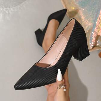 高端时尚高跟鞋，优雅性感轻盈的尖头粗跟设计，缓震鞋跟，完美搭配户外办公正装。