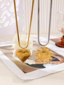 An Elegant Gold, Silver, And Titanium Steel Necklace With A Sculpted Face, Heart, And Sun Snake Design, Perfect For Women's Everyday Wear, Shopping, And Parties. 18K Gold-Plated, Stylish And Simple Women's Jewelry, A Valentine's Day Gift, Or A Present For A Loved One And Friends. - Multicolor - View 6