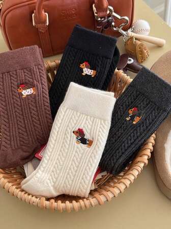 4双女士混色刺绣狗狗图案中筒袜，柔软时尚，适合日常穿着，颜色随机。