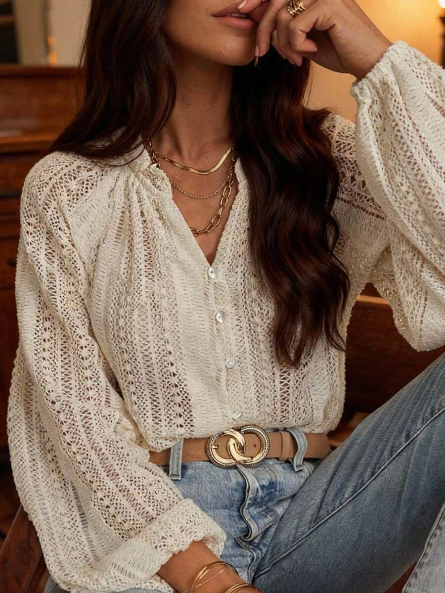 加大码宽松休闲法式蕾丝镂空V领单排扣灯笼袖衬衫，百搭秋季