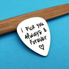 Engraved Stainless Steel Guitar Pick - 'I Choose You, Always And Forever' Design With Heart Symbol - Ideal Gift For Boyfriend, Husband, Dad, Son, Musician For Birthday, Christmas, Father's Day, Guitar Gift, Birthday Gift, Christmas Gift, Romantic Accessory, High-Quality Metal, Exquisite Craftsmanship, Musical Instrument Accessory - 銀色 - 查看 1