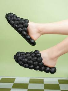 1 paire de sandales moussantes à la mode et polyvalentes, sandales de massage douces, convenant aussi bien aux hommes qu'aux femmes comme sandales d'extérieur - Noir - Voir 2