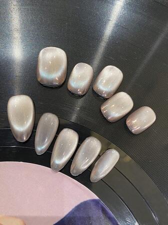 10片装亚克力按压式美甲贴片，浅棕色猫眼极光短款假指甲，人造指甲套装，包含1张粘合贴片和1个迷你指甲锉。