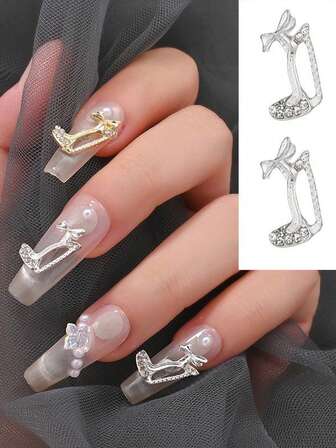 10 accesorios de arte de uñas de zapato de tacón alto en forma de lazo de aleación blanca 3D con diamantes de imitación, elegantes y brillantes decoraciones de uñas con diamantes de imitación.