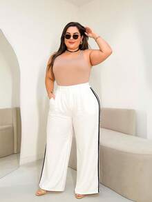 MODA MO, REF: MK002-MK003 (PLUS SIZE), Wide-Leg Pants, Side Stripes, High Waist, Tanning Fabric, Elegant, Wide Leg, Side Pockets, Vibrant Colors, Sophisticated, Modern, Formal, Spring, New Collection, Current Look, High Quality. - 白色 - 查看 3