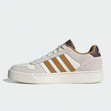 Adidas أحذية كاجوال رجالية طراز جديد من أديداس D-PAD CLASSIC، كلاسيكي رجعي خفيف الوزن مريح ومتين، أحذية رياضية عالية الجودة JR8325 - أبيض/بني - مشاهدة 2