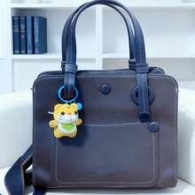 1个毛绒动物钥匙扣/挂件，可爱卡通吊坠，可用于包包、手机、行李箱