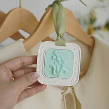 Juego de colgantes de cera perfumada de larga duración para baño, coche y armario – Difusor de aromaterapia con fragancia de campanilla/salvia/lavanda/rosa - Juego de 4 parches de aromaterapia - Ver 11