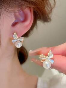 1 Pair Rhinestone, Zirconia & Pearl Dangle Earrings, Butterfly Design, Elegant & Fashionable Luxury Earrings For Women - Gold - View 1