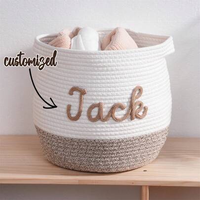 1 pieza Cesta de almacenamiento personalizada con letra de nombre personalizada con encaje, cesta de regalo tejida a mano para sala de estar, cocina, dormitorio, control remoto, juguetes, cosméticos, organizador de escritorio, parejas, vacaciones, Navidad, cesta conmemorativa de encaje