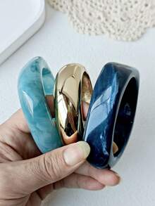 一套3件时尚优雅的复古夸张亚克力手镯，搭配金色金属开口手镯，简约设计，无镶嵌，适合日常和派对佩戴，四季皆宜。 - 查看 4