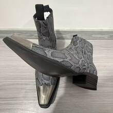 男士复古西部踝靴，金属鞋头蛇皮尖头切尔西靴 - 灰色 - 查看 2