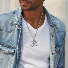 Stainless Steel Om Necklace For Men Women, Gold Plated/Silver/Black Yoga Charm Pendant Necklaces Aum Om Ohm Sanskrit Sym.Bol Hindu Meditation Chain Necklace,Mens Womens Jewelry Gifts,Silver - 銀色 - 查看 5