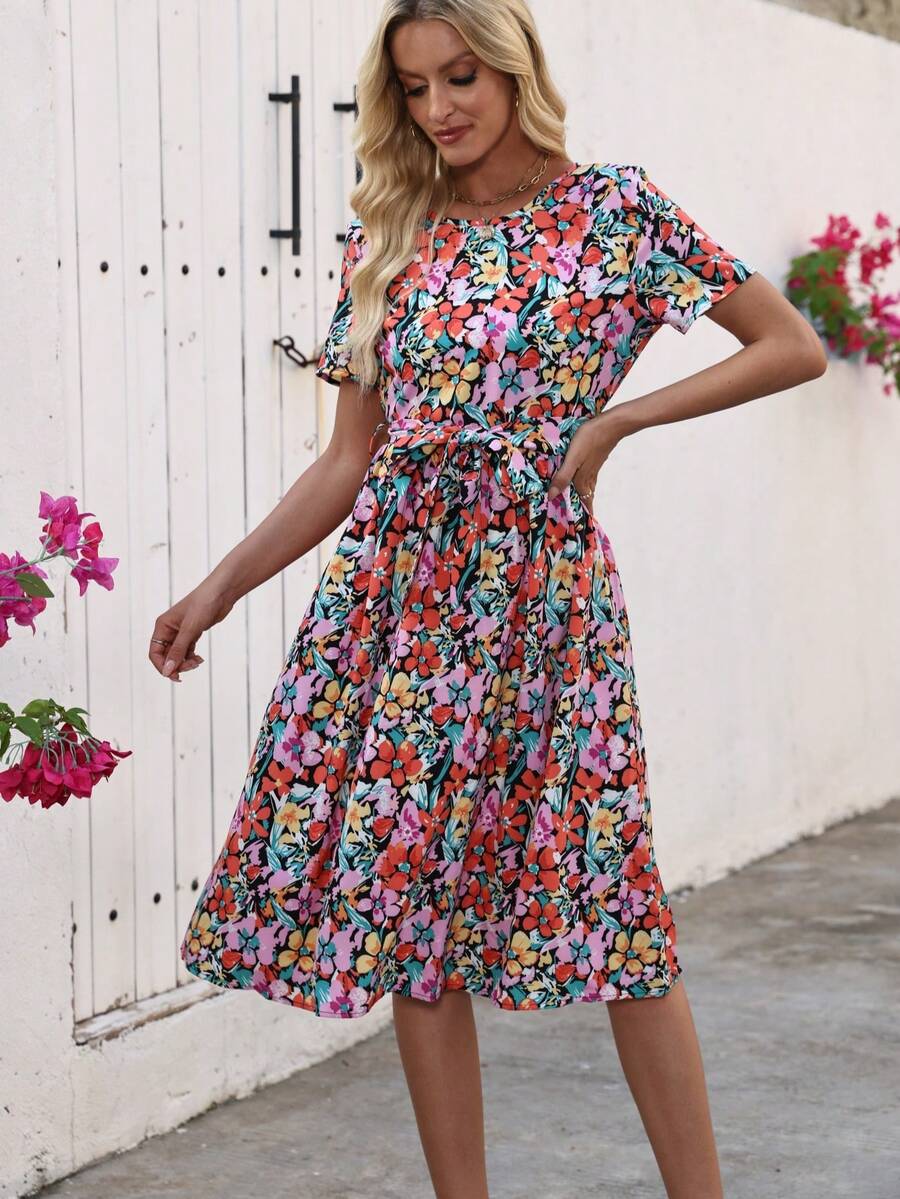 女士优雅花卉印花中长连衣裙，短袖，圆领，抽绳腰带 - 适合所有季节，休闲到正式服装，休闲装|花卉印花连衣裙|短袖上衣，花卉印花连衣裙 - 黑色 - 查看 1