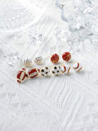 复古运动球形耳钉一对，棒球/足球/篮球/橄榄球款式，送给运动爱好者的完美礼物 | 18K镀金不锈钢耳钉 | 适合日常及运动场合 | 四季皆宜的配饰