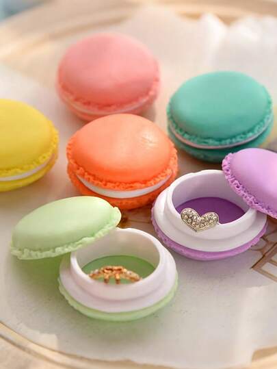 Hộp đựng trang sức hình bánh Macaron (1.77 inch) - Dễ thương và nhỏ gọn, lý tưởng để đựng bông tai, nhẫn và các vật dụng nhỏ. Màu sáng, ngăn hình trái tim, hoàn hảo cho trang trí nhà cửa, quà tặng Giáng sinh và năm mới, hộp đựng trang sức, bộ sưu tập trang sức, lưu trữ kỷ vật, sắp xếp phụ kiện, hộp phụ kiện nhiều màu sắc, giá đựng vòng tay, bộ sưu tập quà tặng và lưu trữ đồ dùng trong nhà.