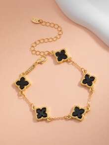 A Fashionable And Lucky Clover Classic, Elegant, Versatile And Perfect Gift