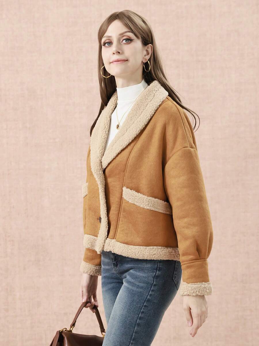 女士休闲保暖轻薄秋冬外套，时尚常规长度泰迪熊外套，采用羊毛质感面料，配有披肩领和撞色包边。