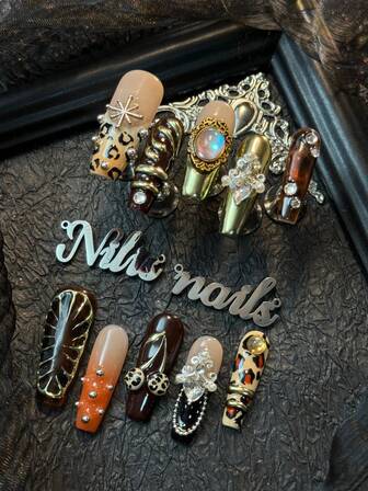 10 st handgjorda nagelklistermärken för kvinnor, heltäckta och återanvändbara, medellåg viskositet, lång kista, chokladbrun och orange tie-dye-design, blommande rikedom, aprikos och svart franskt handgjort leopardmönster, 3D-snideri, leopardmönster, körsbärsstjärniga smyckedekorationer och stjärna i 3D-vattendroppedesign för höst-/vinterkänsla, lämplig för kvinnor och flickor, med 1 gelépad och 1 nagelfil