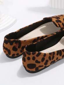 2026 Autumn Women's Fashion Black Gold Thread Pointed Toe Flats, Casual Slip-On Comfortable Lightweight Everyday Wear Flat Shoes, Sizes 36-43 - Leopard Print - View 5