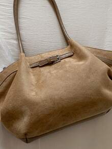 1个麂皮腋下手提包，金属扣复古高端通勤大容量单肩包，女士款。请置于通风处1-3天散去材质气味。（由于拍摄时的光线和角度原因，实物颜色可能与图片略有差异。） - 卡其色 - 查看 8