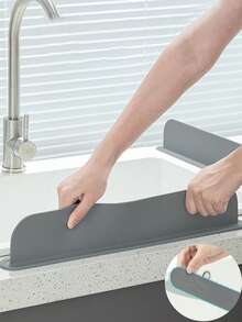 1pc Durable Silicone Suction Cup Splash Guard, Kitchen Sink Splash Protector With Suction Cup, Water Barrier To Prevent Spills, Protects Countertop From Water Stains, Suitable For Kitchen And Lab Sinks, Basins And Bowls, Great For Home And Professional Use